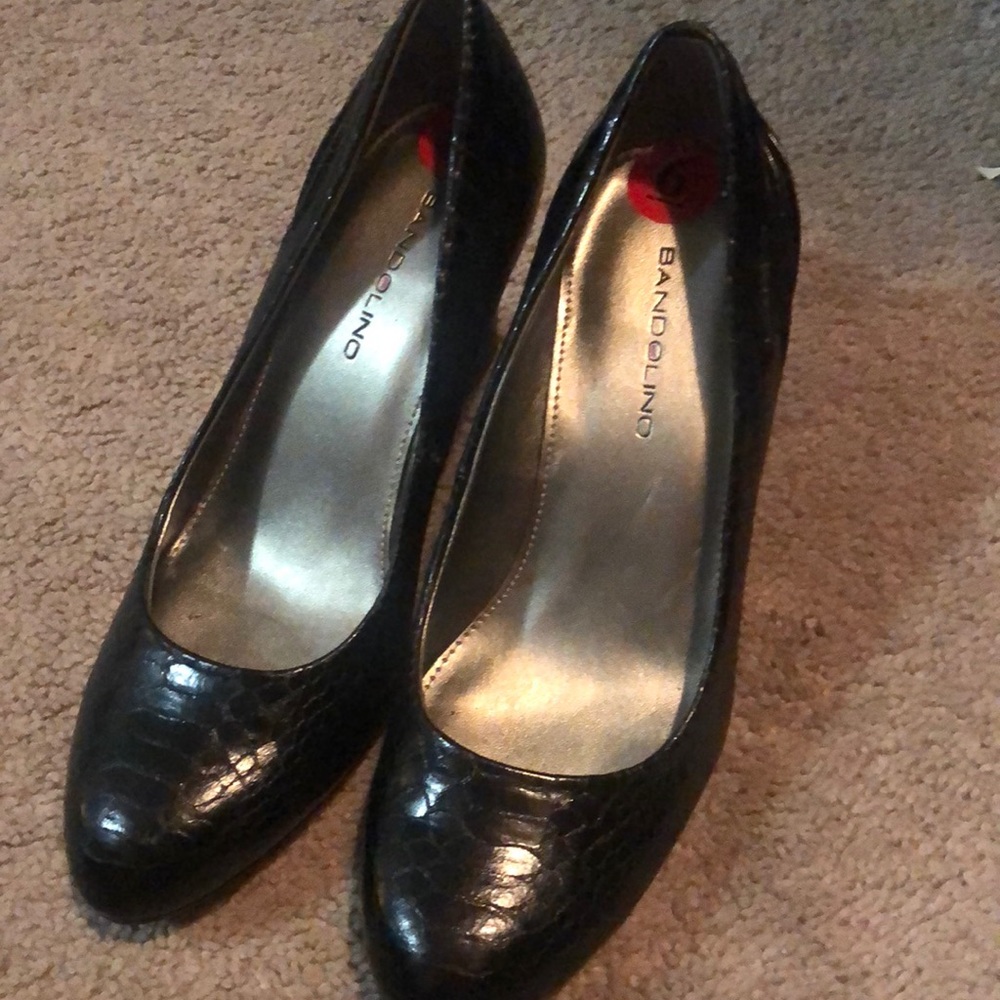 Bandolino leather black heels size 6 wedge